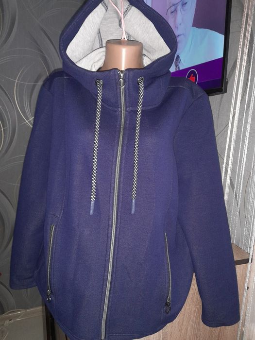 Куртка-вітровка жіноча.