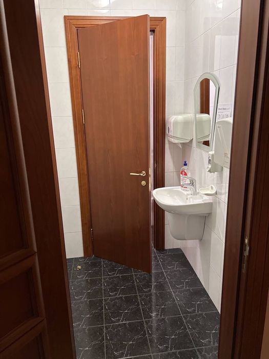 Печерськ. Липська 10. Офісний центр з паркінгом! Світло, є, завжди!!!