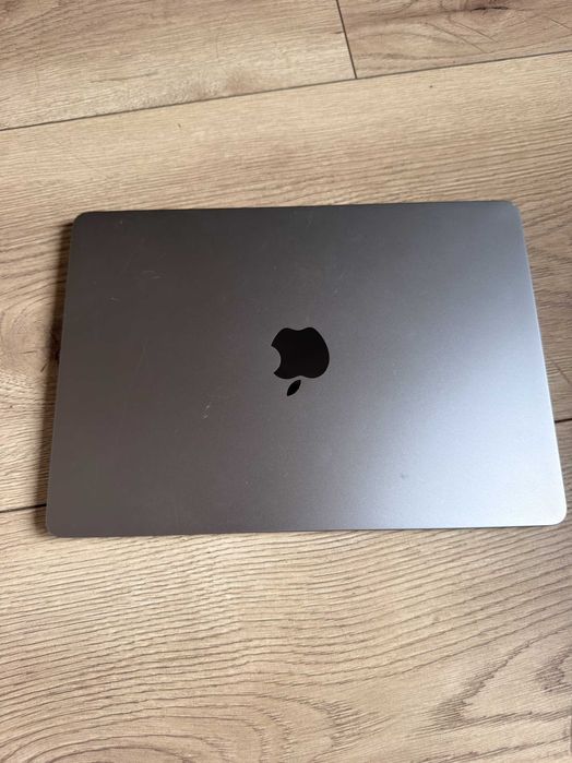 MacBook Air 13 M2 8GB 256GB Space Gray, sprawny, przetarty ekran