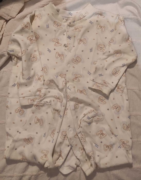 Pajacyk/Śpioszki Mothercare ze stopkami na 6-9 mcy