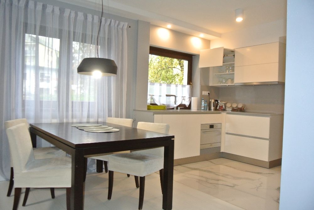 2 sypialnie + salon z aneksem . na doby