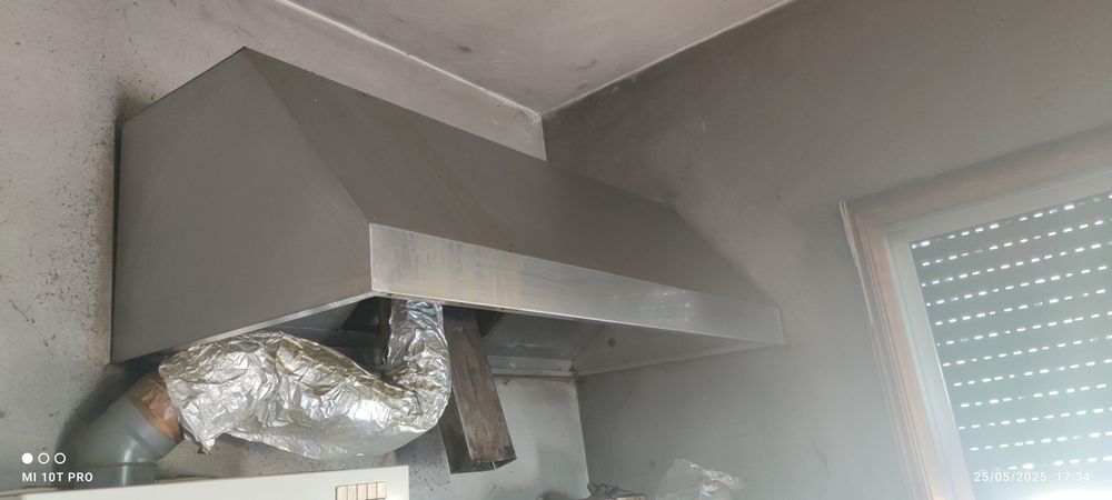 Chaminé em inox bem estimada.