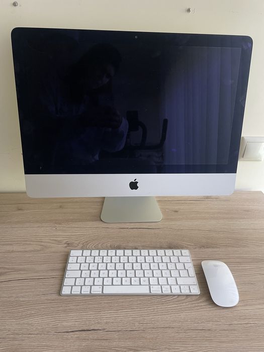 Vendo computador Mac usado com teclado e rato .. ofereço candeeiro
