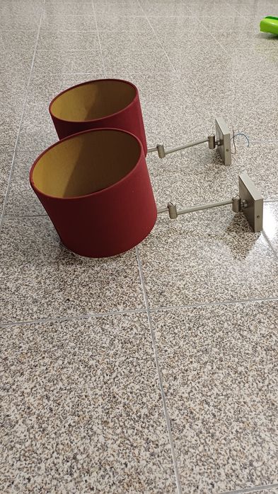 Candeeiros parede forro vermelho