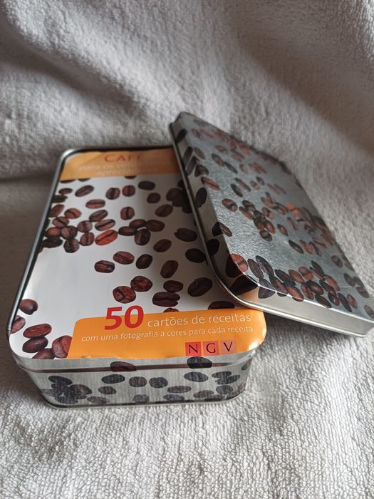 Caixa com receitas de café