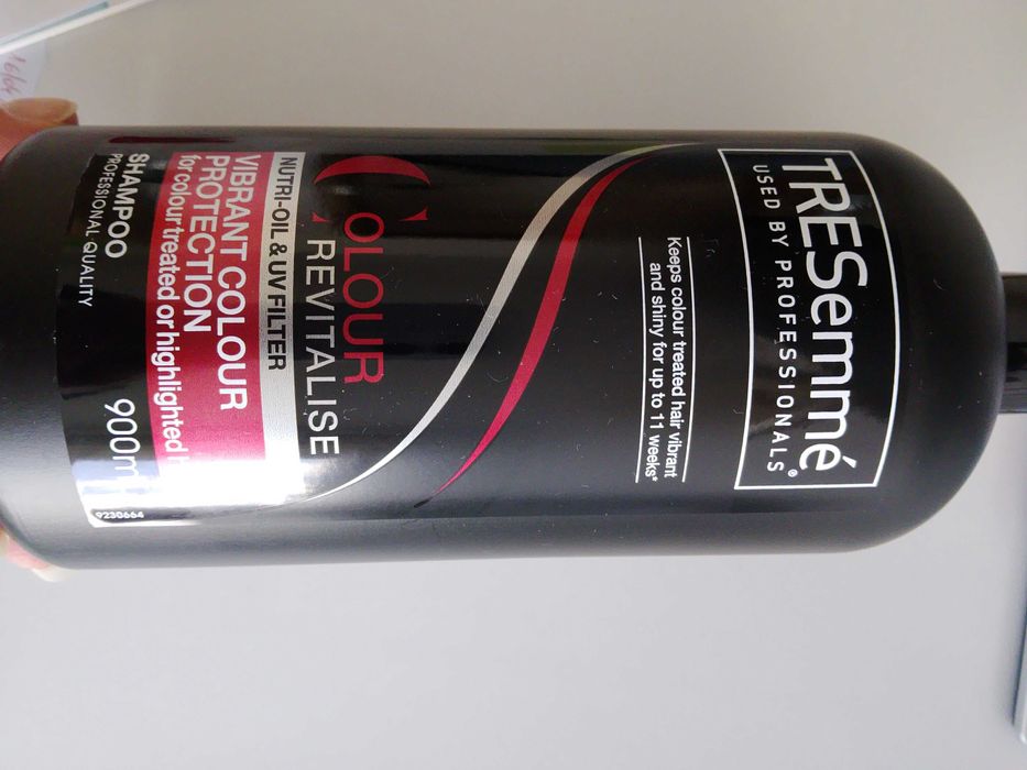 Szampon do włosów farbowanych 900ml Tresemme