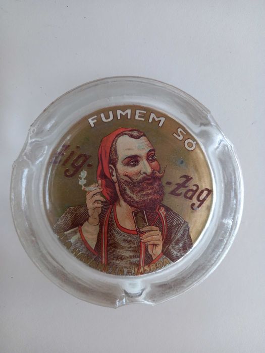 12 Cinzeiros antigos e diversos de colecção