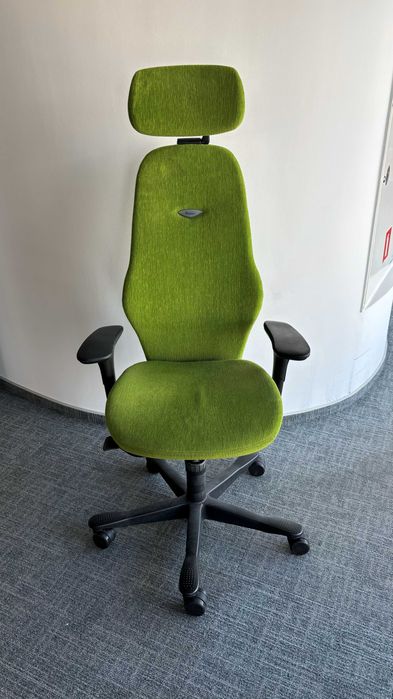 Fotel obrotowy Kinnarps seria Plus z zagłówkiem zielony (ok. 40 szt.)