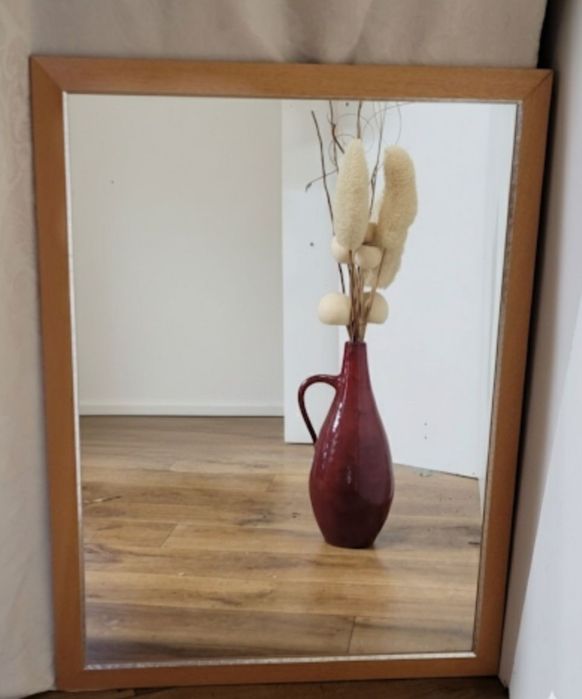 Lustro w drewnianej ramie 77 x 56