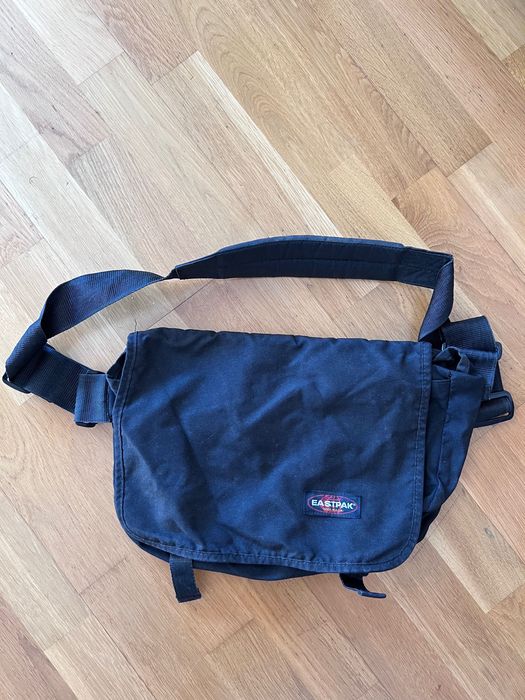 Mala tiracolo Eastpack Preta - Usada