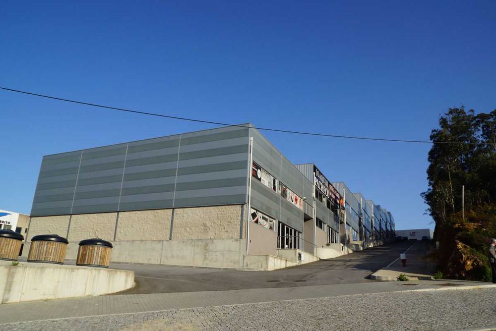 Armazém / Pavilhão - Indústria ou Comércio em Ermesinde - Valongo