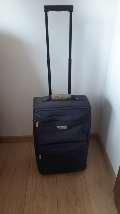 Walizka na kółkach  bagaz podreczny z rączka wykonana