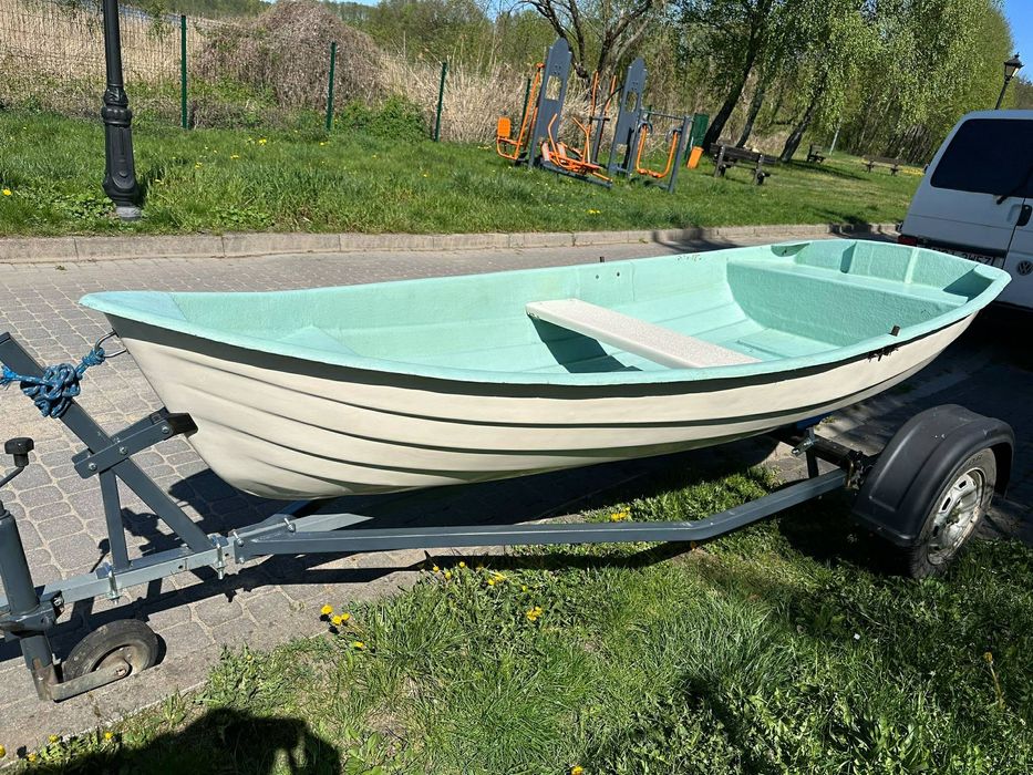 Łódka z przyczepą