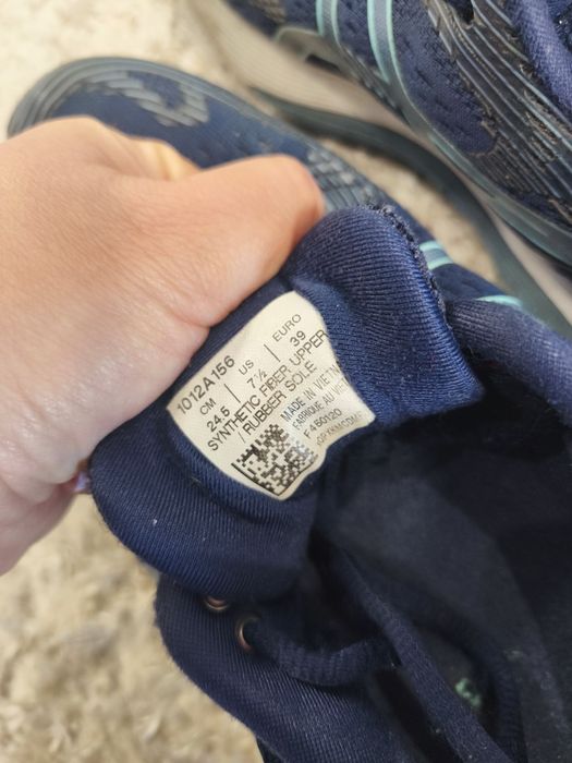 Продам кросовки ASICS