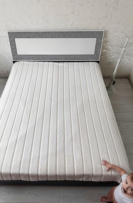 Продам ліжко без матрасу в гарному стані