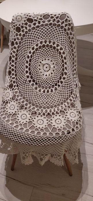 Toalha de mesa ou de apoio redonda em renda