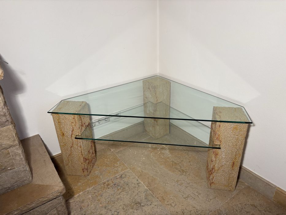 Mesa pedra rústica e vidro temperado