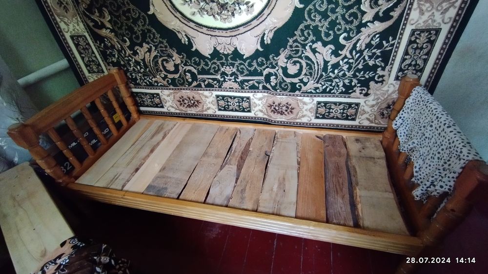 Кровать с матрасом