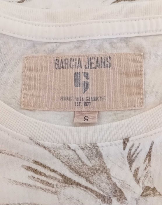 T-shirt - branca com estampado folhas - S - Garcia Jeans