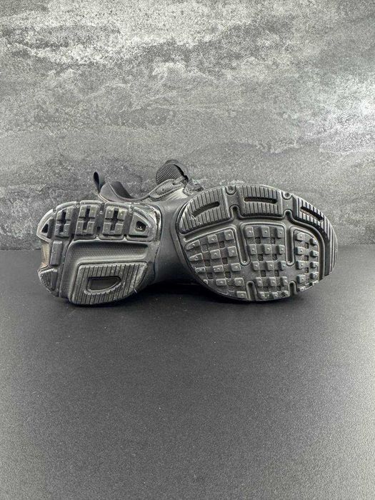 Кросівки Nike V2K Run Black Summit White Anthracite HQ1582-001 (41)