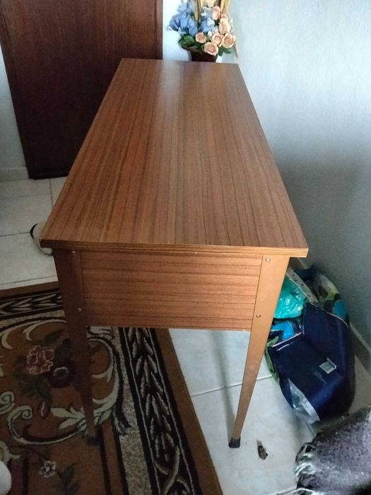 Vendo máquina de tricotar manual e elétrica.