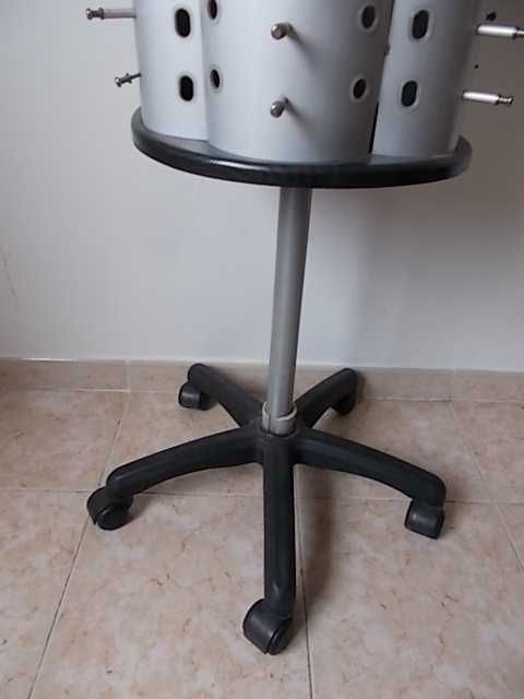 Expositor Giratório Chão Rodas Óculos Óptica Sol 126p Rotativo Suporte