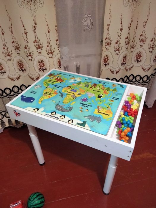 Продам столик детский стульчики