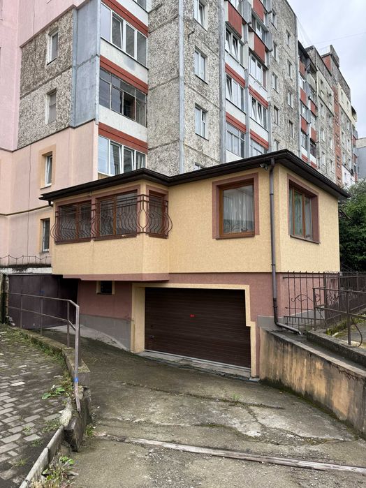 Унікальна 5+кімнатна квартира з гаражем, 2 кухнями та окремим входом