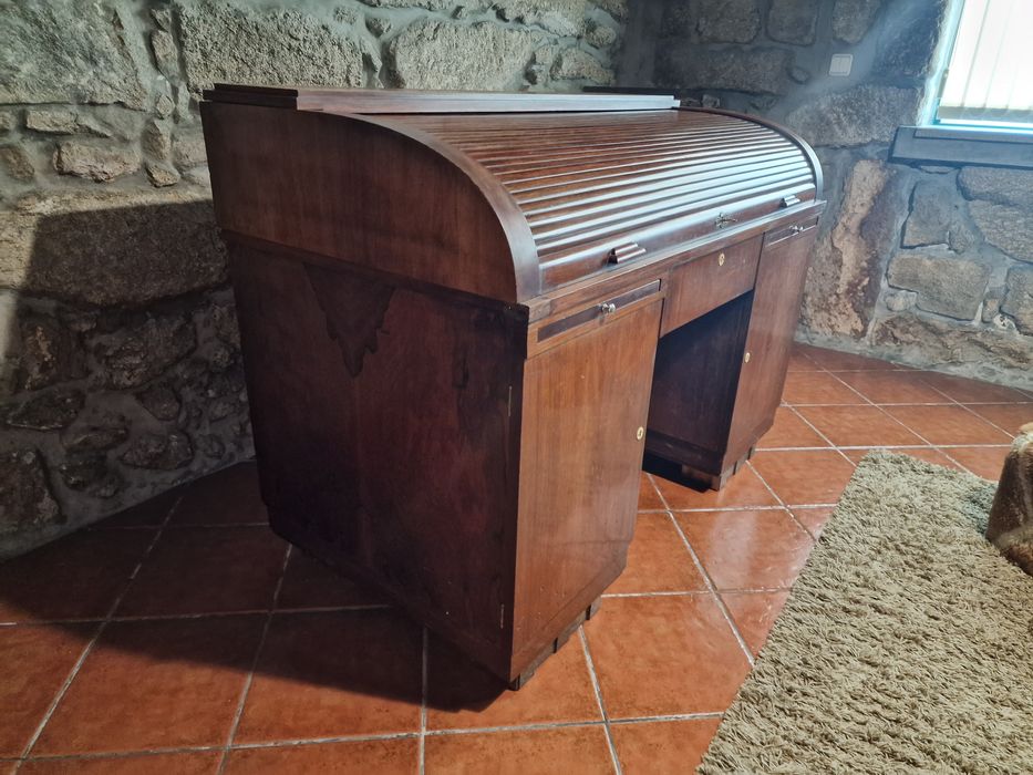 Escrivaninha c/porta de persiana