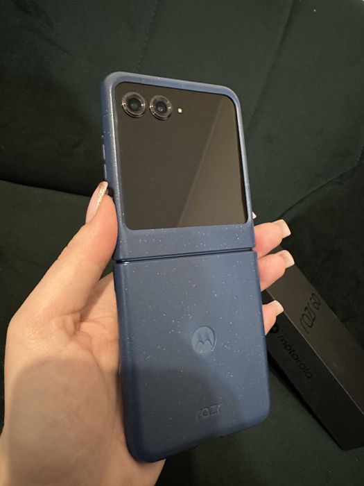 Smartfon NOWY Motorola Razr 60 8 GB / 256 GB 5G Niebieski