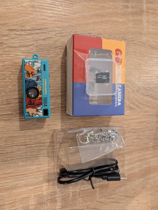 ThumbThumb  Camera G6 com cartão de memória 64gbs, estilo RETRO.