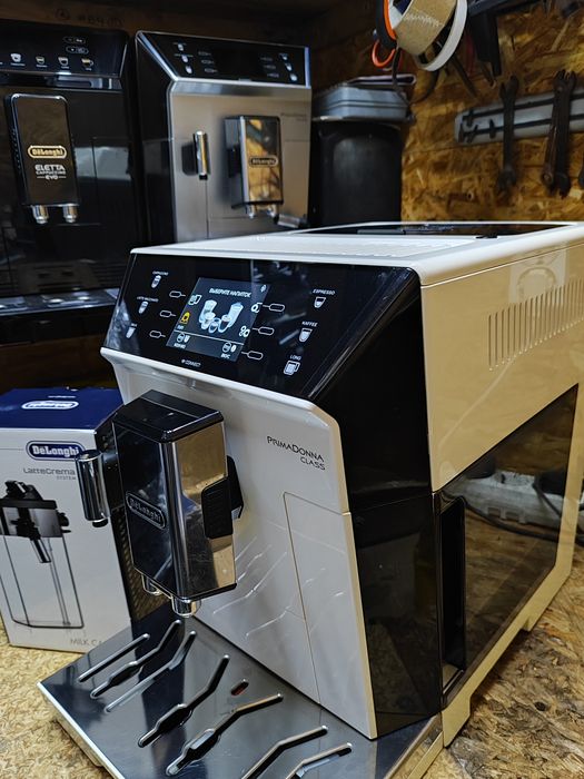 Кофемашина, кавомашина DeLonghi ECAM 556.55 SB PrimaDonna Class