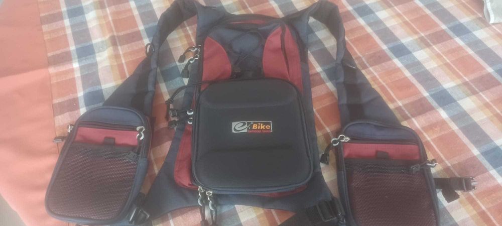 Mochila com vários acessórios para Bike ou caminhada