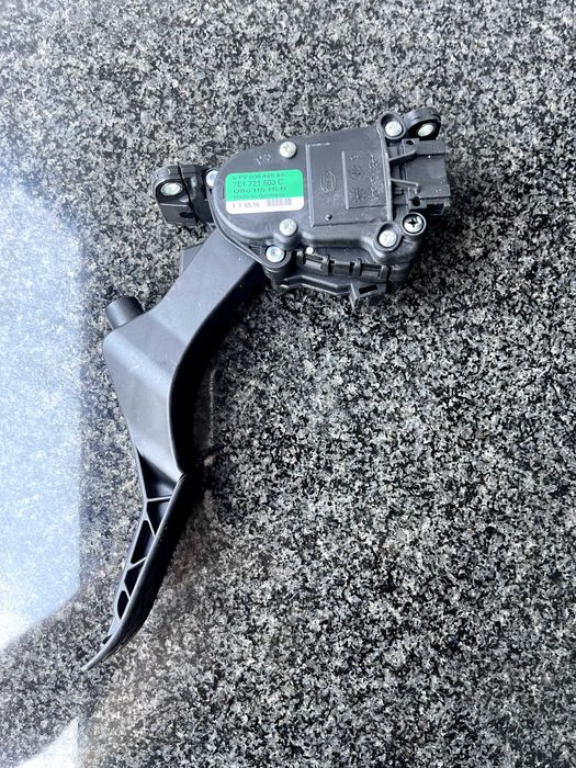 Pedał gazu przyśpieszenia potencjometr  VW T5 LIFT