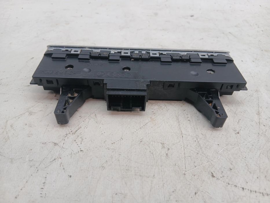 Botão / interruptor 4 piscas AUDI Q3 (F3B)