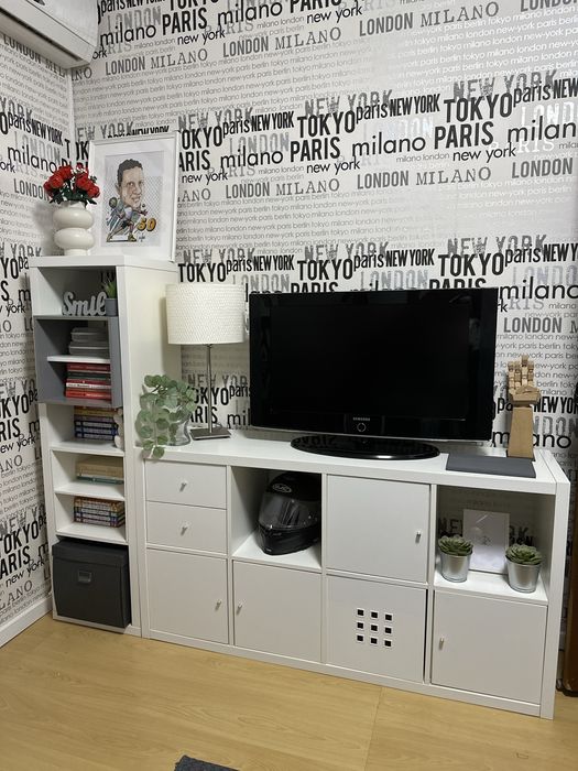 Moveis IKEA Kallax branco com acessorios