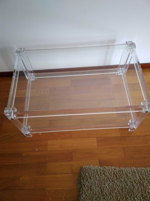 Mesa centro em acrílico