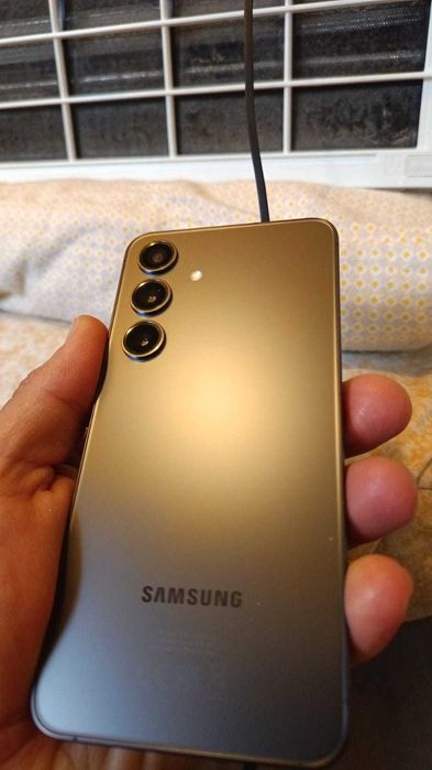 SAMSUNG S24 256G 2 meses de uso