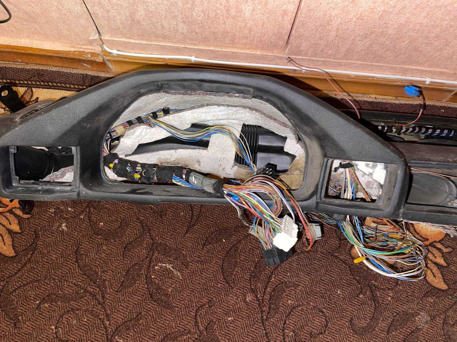 Торпедо BMW E34 рестайлінг, чорне, з подушкою безпеки (airbag)