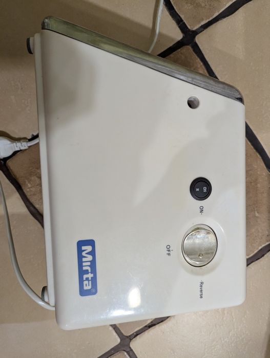 Продам електричну мясорубку Mirta MGR 12