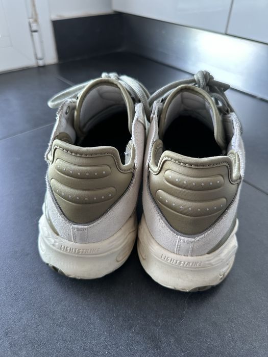 Adidas Niteball, em bege e verde, tamanho 41 1/3, em ótimo estado
