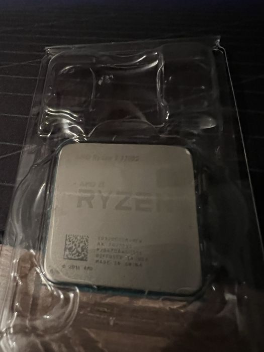 Ryzen 3 3200G z oryginalnym chłodzeniem