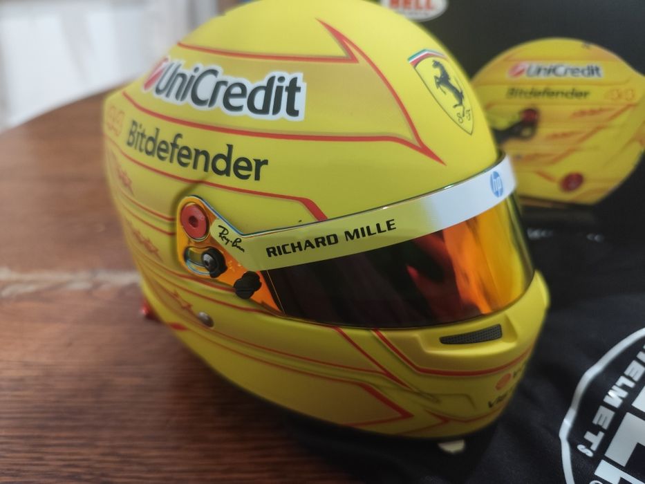 Kask Ferrari F1  Lewis Hamilton 2026 Season Edition Skala 1:2