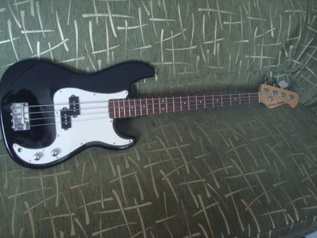 Продам бас гитару Jazz Bass