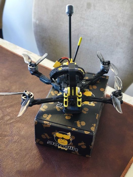 Drone FPV DarwinFPV FoldApe 4" Analógico BNF 3S (XT30) + Extra Camera Mount