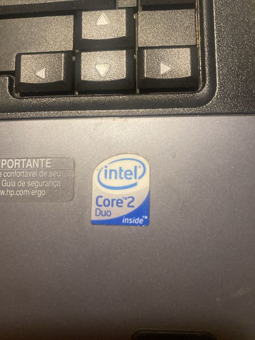 Computador antigo windos 7 tecla N desencaixada,bateria viciada