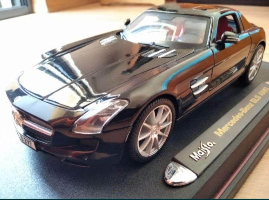 Miniatura 1:18 Mercedes