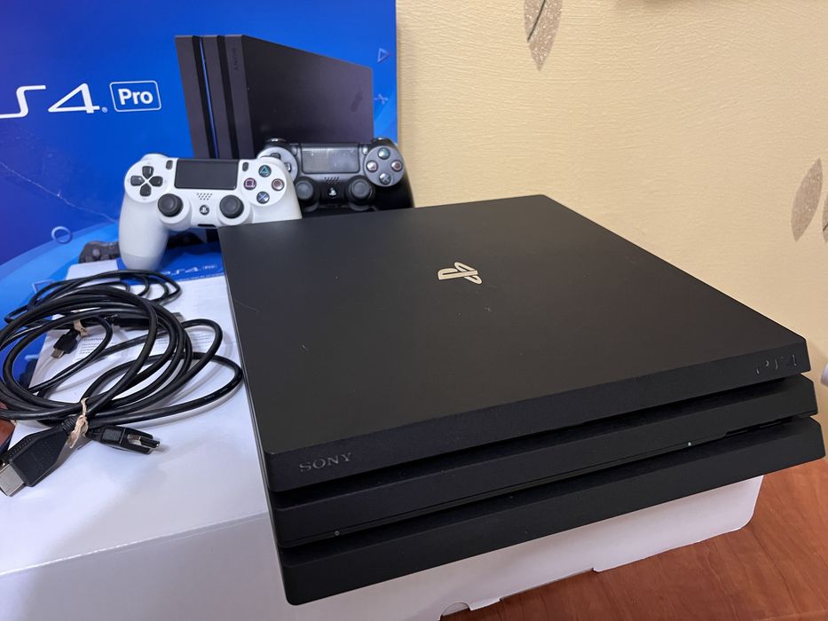 Ігрова консоль Sony Playstation 4 Pro 1TB + 2 геймпада