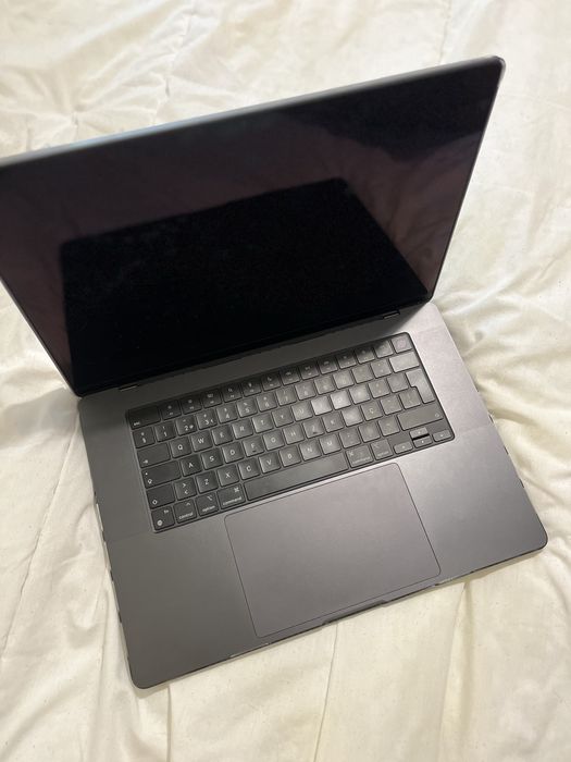 MacBook Pro 16” M3 Pro 12 - Core - 512GB SSD GPU 18 - Core