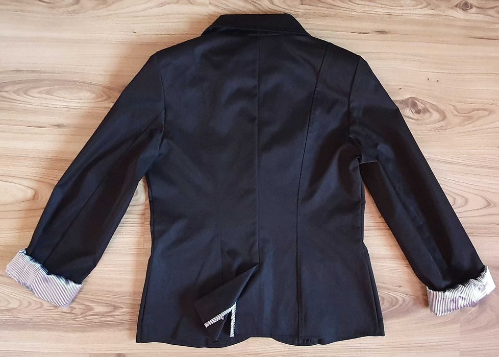 Czarny, satynowy żakiet